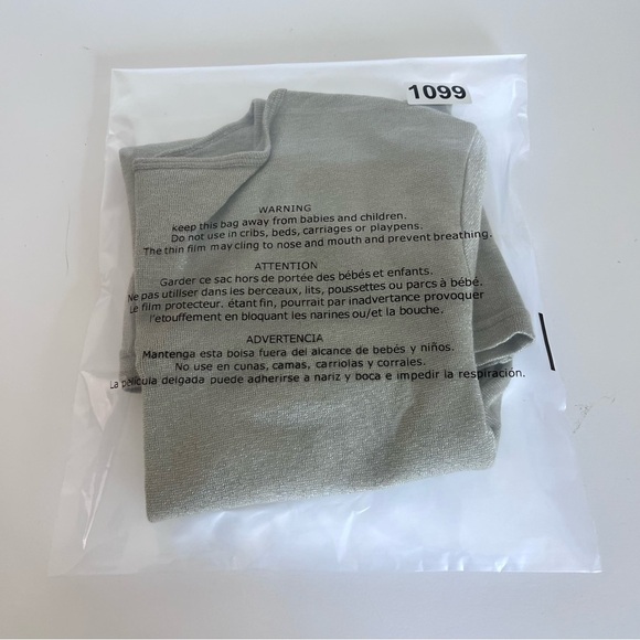 Michael Stars Women’s Angelina Shine V-Neck Tee - Picture 8 of 8